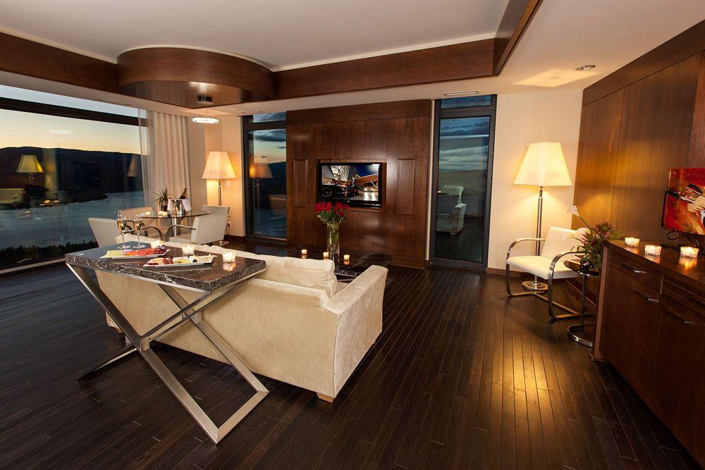 Sparkling Hill Resort And Spa - Adults-Only Resort Vernon Bagian luar foto