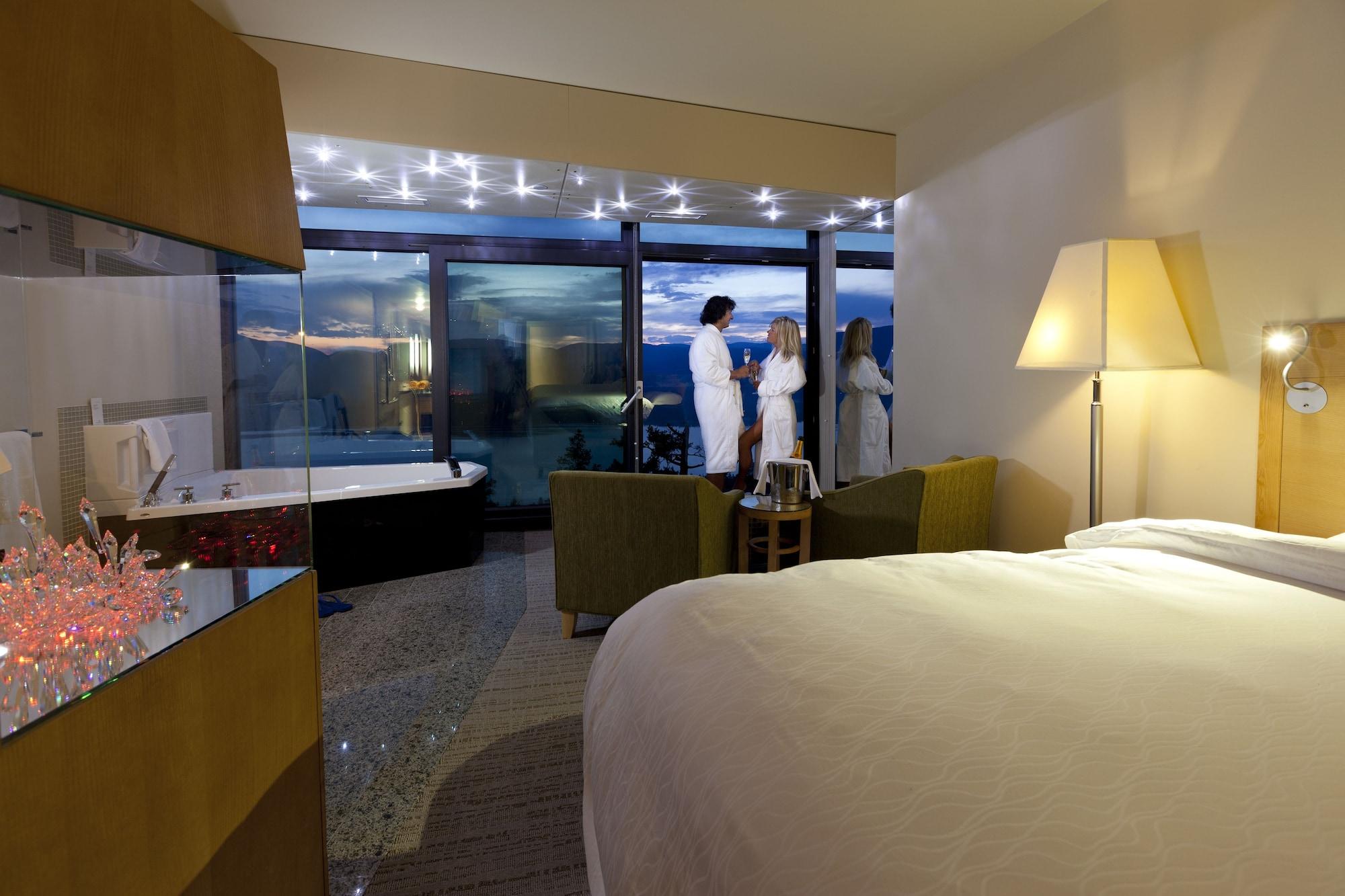 Sparkling Hill Resort And Spa - Adults-Only Resort Vernon Bagian luar foto