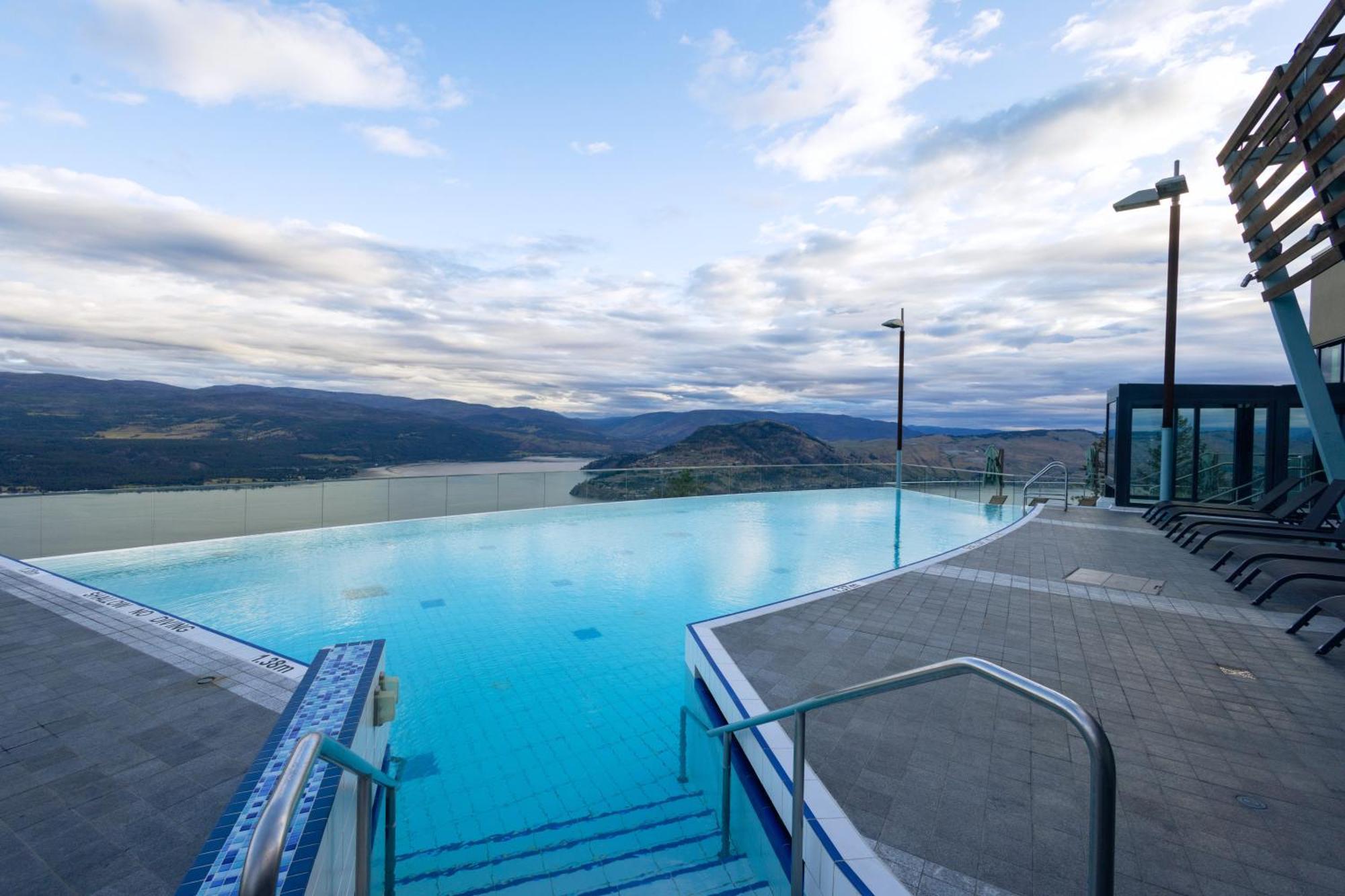 Sparkling Hill Resort And Spa - Adults-Only Resort Vernon Bagian luar foto